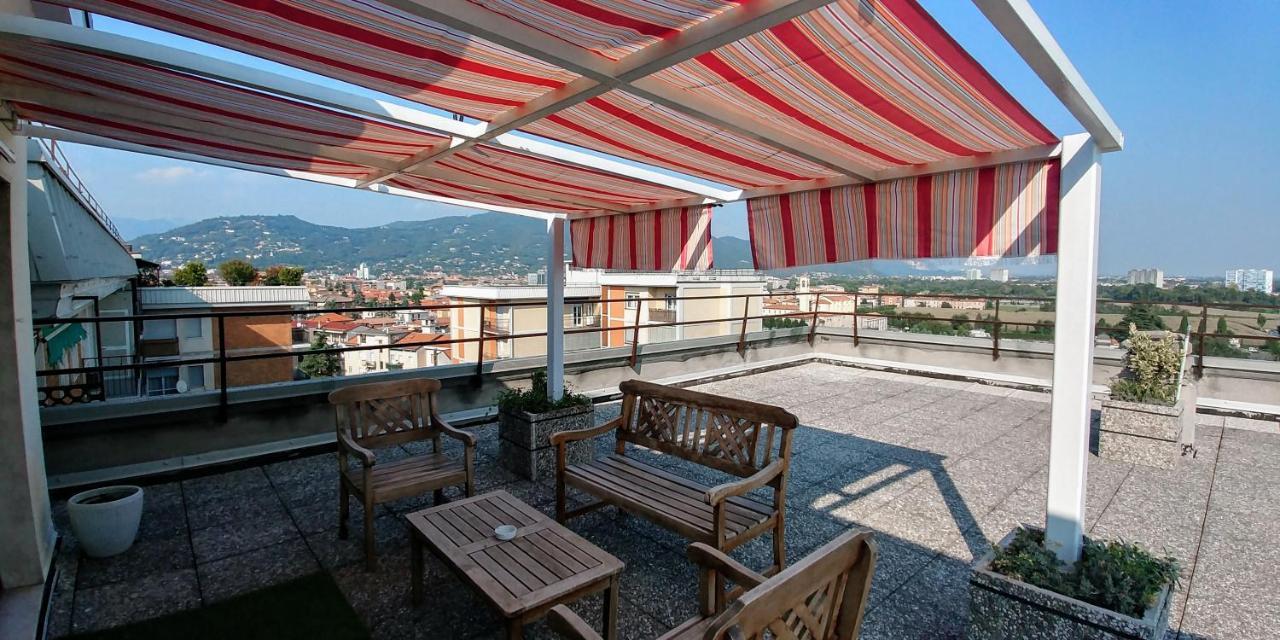 La Suite Attico Metro' Volta Brescia Luaran gambar